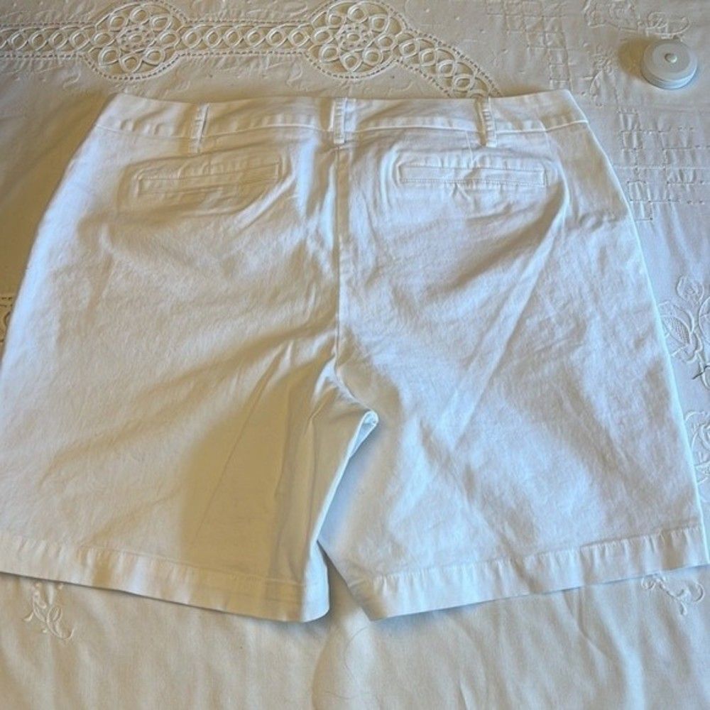 EUC Lands’ End White Shorts Size 14 Mid Rise Stretch Cotton Blend - Picture 4 of 9